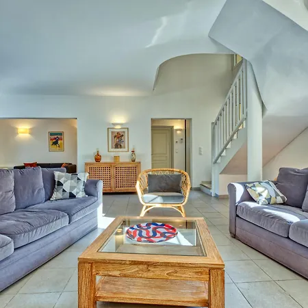 Atlantic By Interhome * Le Moutchic